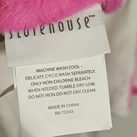 🔥👻 Viral Storehouse Hot Pink Ghost Throw Blanket NWT -Qty 2 AVAILABLE!! - Picture 5 of 6